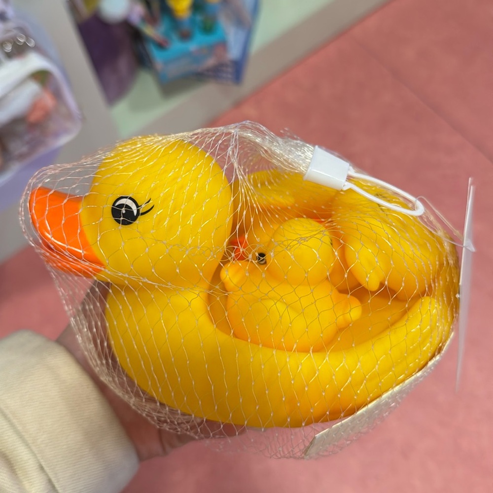 Yellow rubber duckie bath toy set
